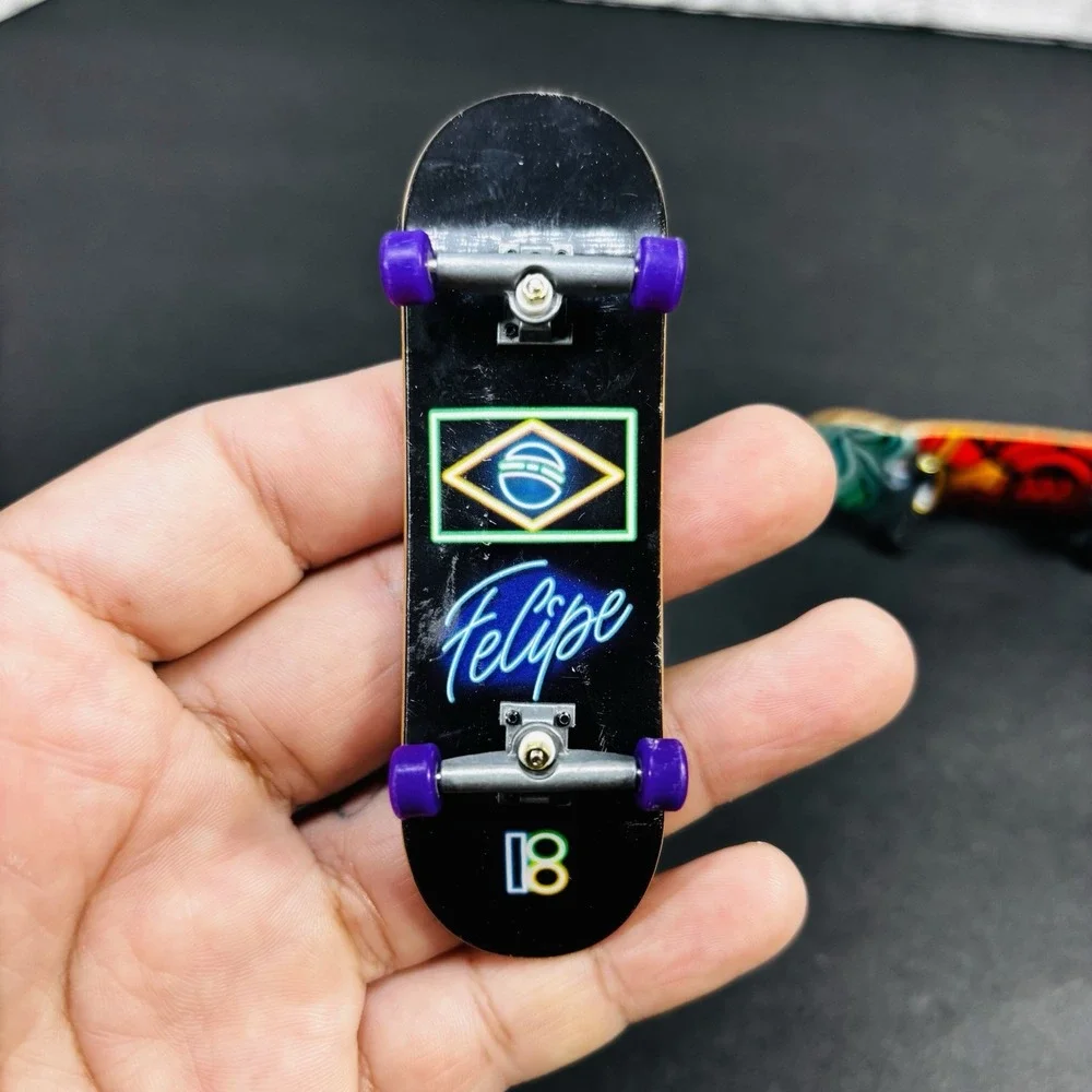 Tech Deck‎ 4in mini skateboards lot of 2 Element &Felipe Gustavo